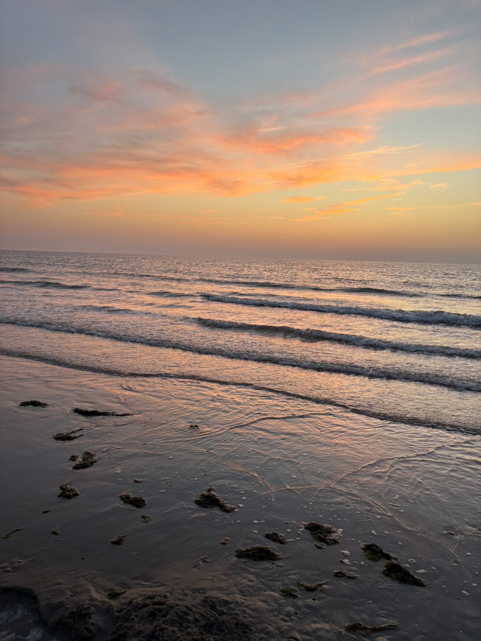 Zonsondergang boven zee