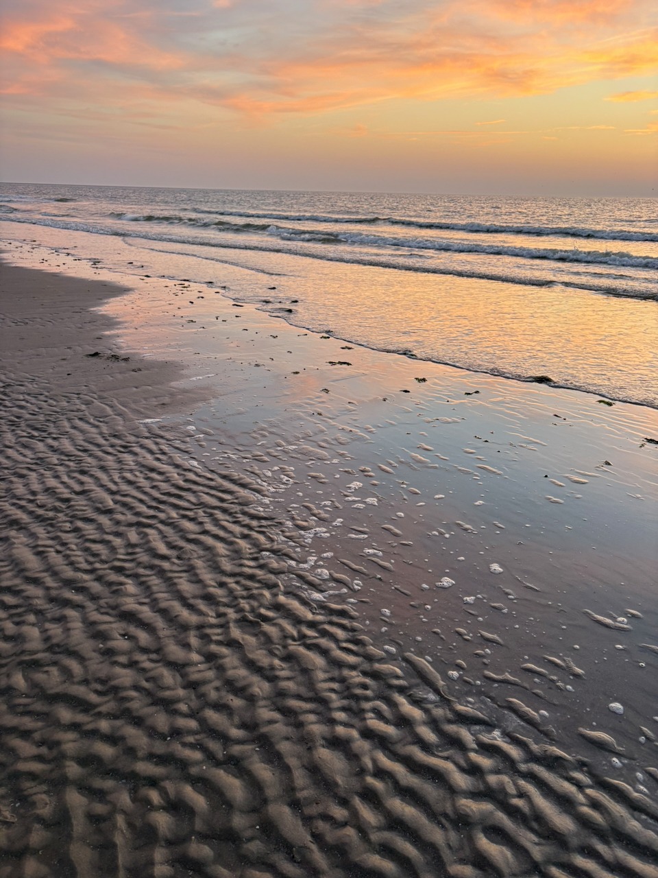 Zonsondergang aan het strand bij Renesse